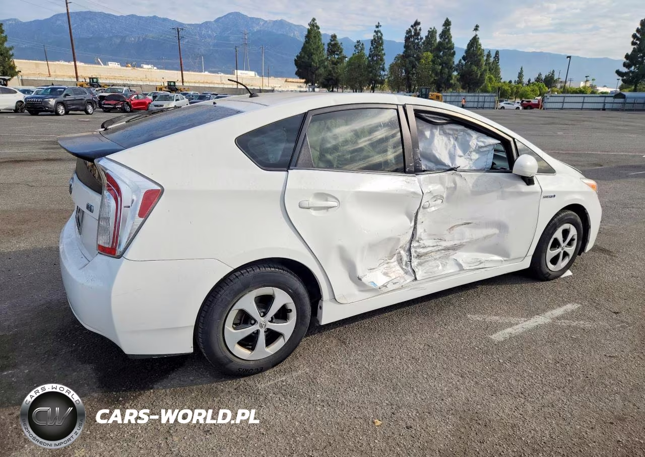 2014 Toyota Prius Two VIN:JTDKN3DU3E1798276 - 3