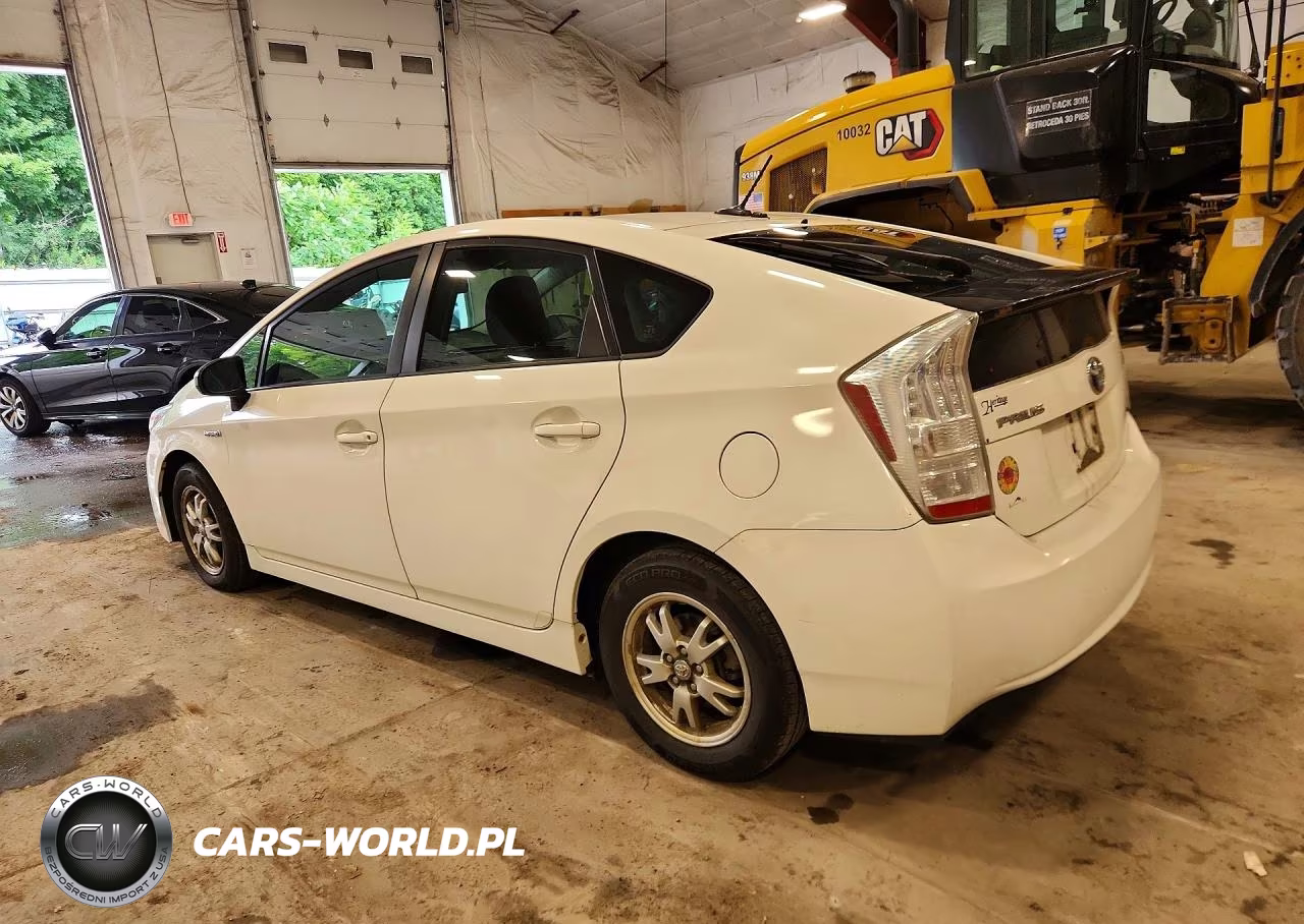 2011 Toyota Prius Three VIN:JTDKN3DU2B1357962 - 2
