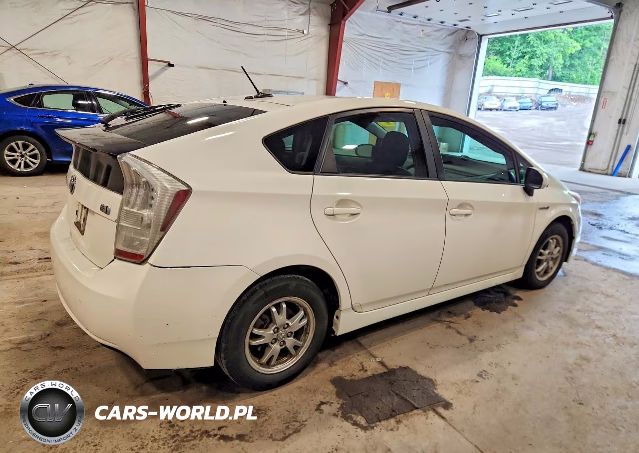 2011 Toyota Prius Three VIN:JTDKN3DU2B1357962 - 3