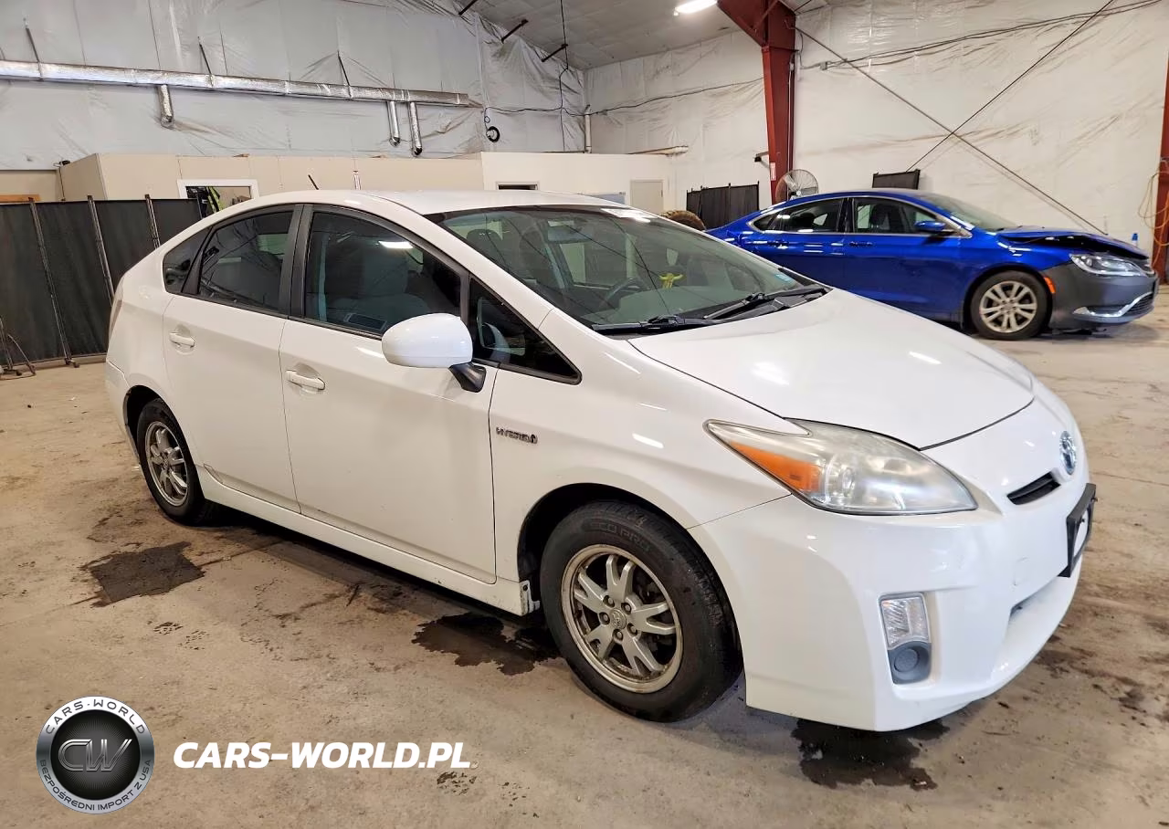 2011 Toyota Prius Three VIN:JTDKN3DU2B1357962 - 4