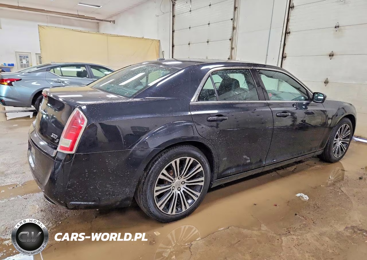 2014 Chrysler 300 S VIN:2C3CCABG4EH119813 - 3