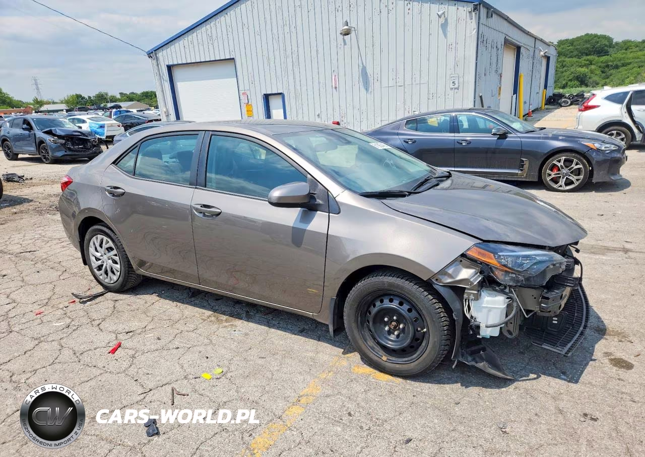 2018 Toyota Corolla Le VIN:2T1BURHE4JC079701 - 4
