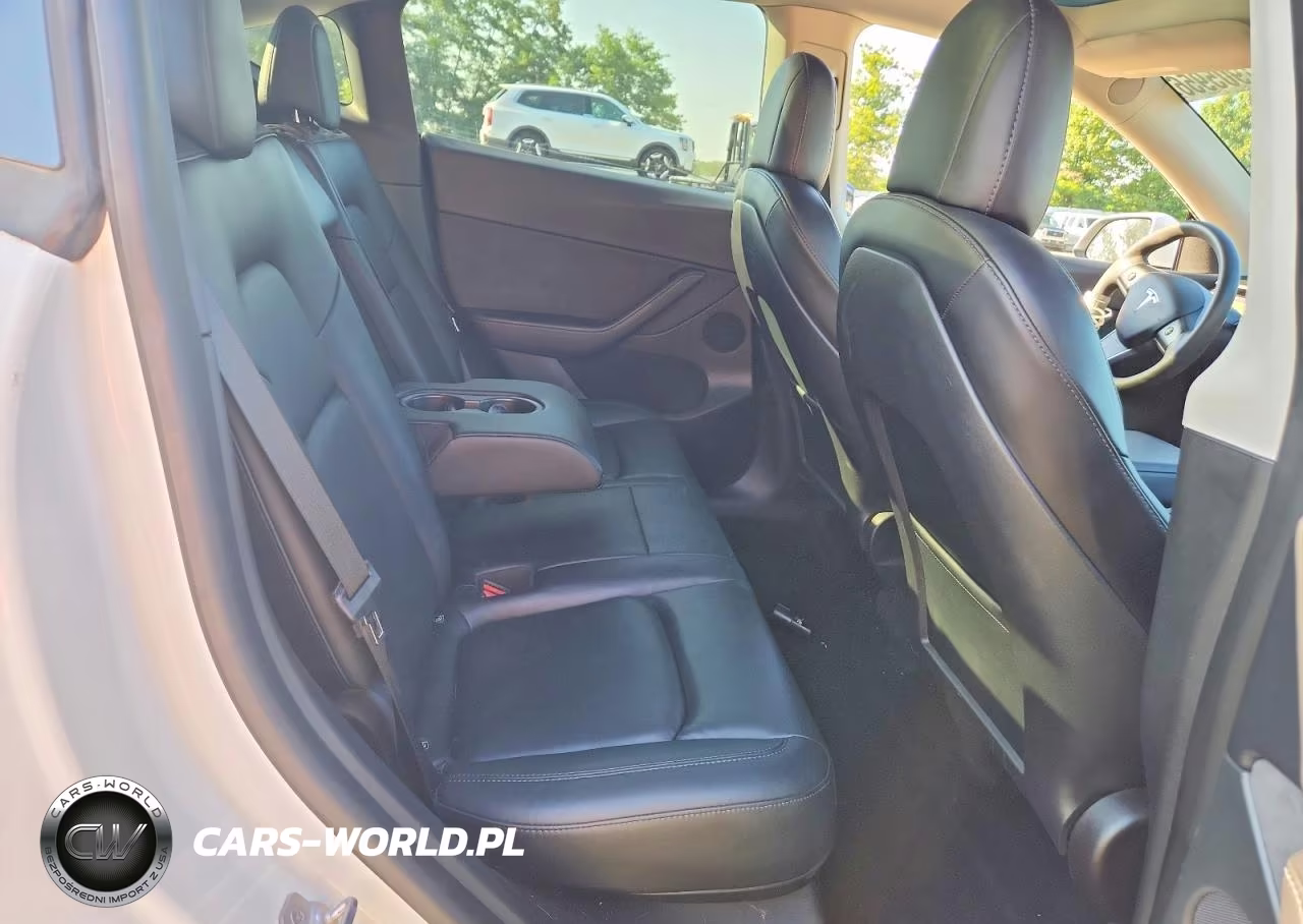 2022 Tesla Model Y VIN:7SAYGDEF9NF377716 - 10