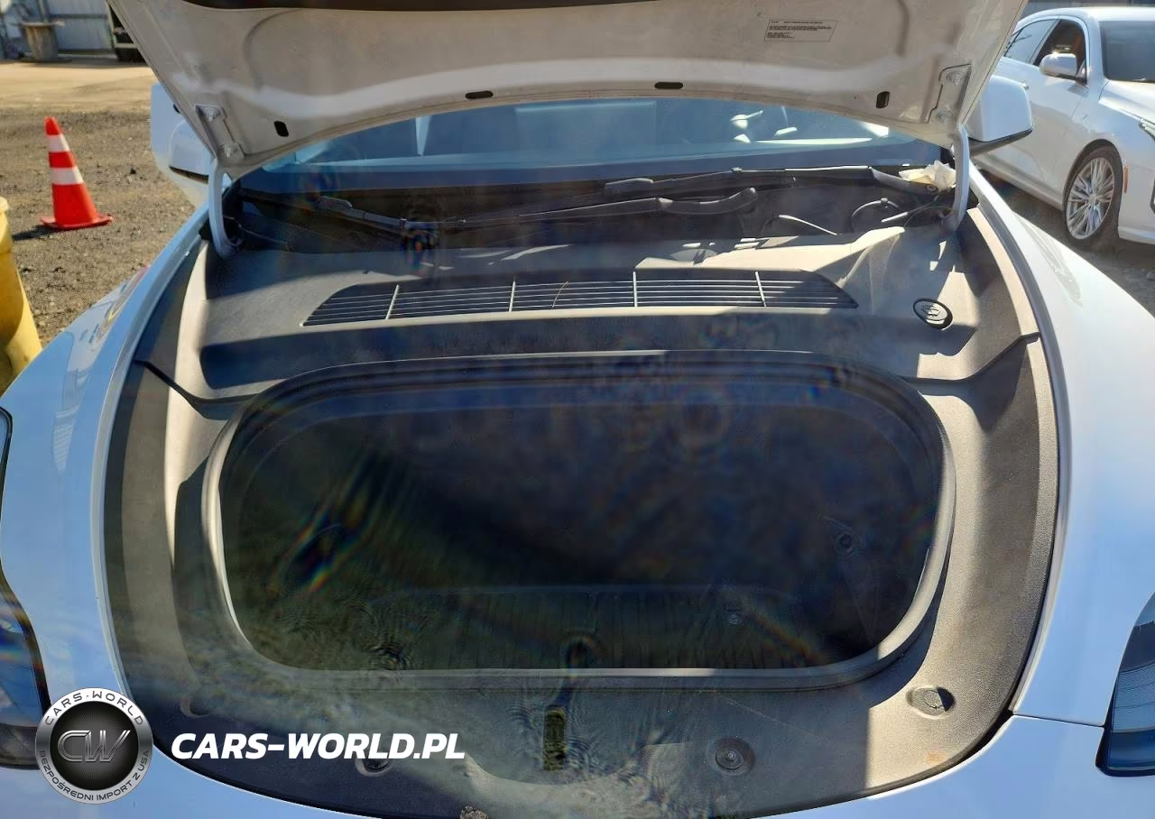 2022 Tesla Model Y VIN:7SAYGDEF9NF377716 - 11