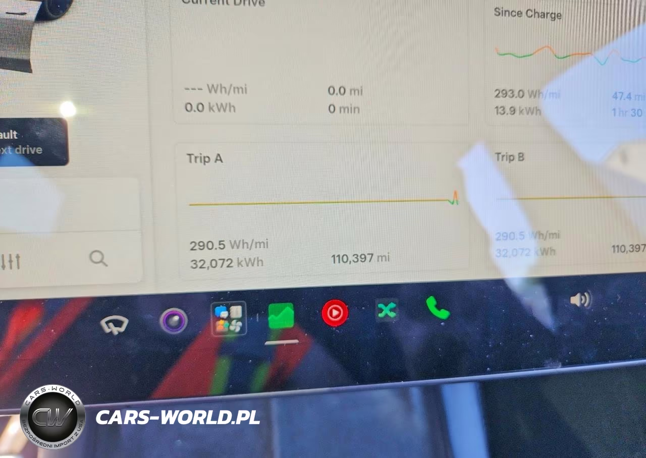 2022 Tesla Model Y VIN:7SAYGDEF9NF377716 - 9
