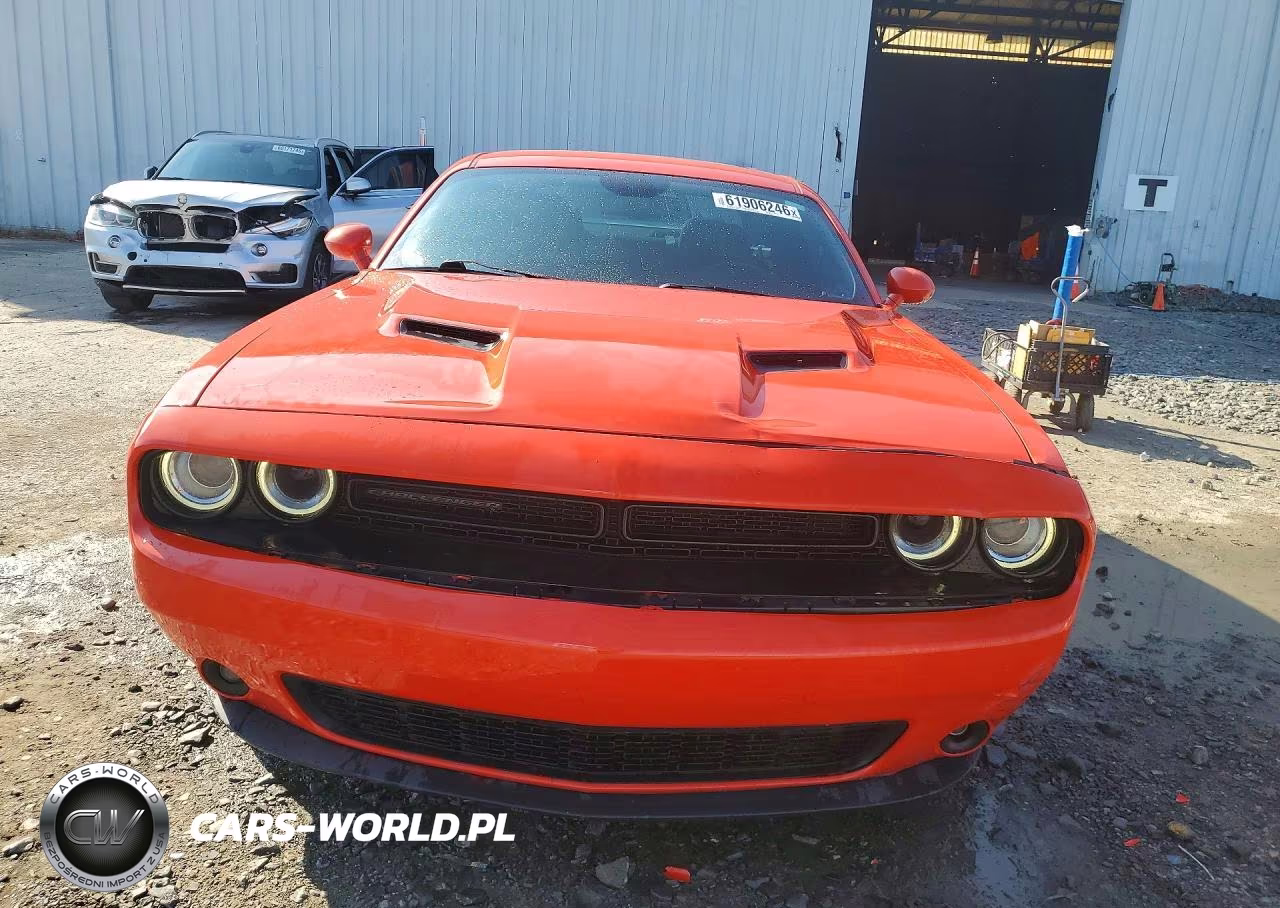 2018 Dodge Challenger Sxt VIN:2C3CDZAG6JH118699 - 5