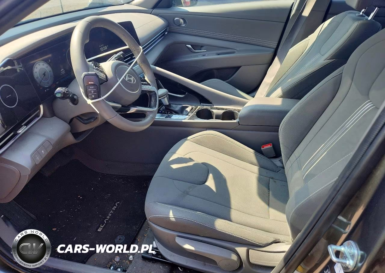 2025 Hyundai Elantra Sel VIN:KMHLS4DG8SU852528 - 7