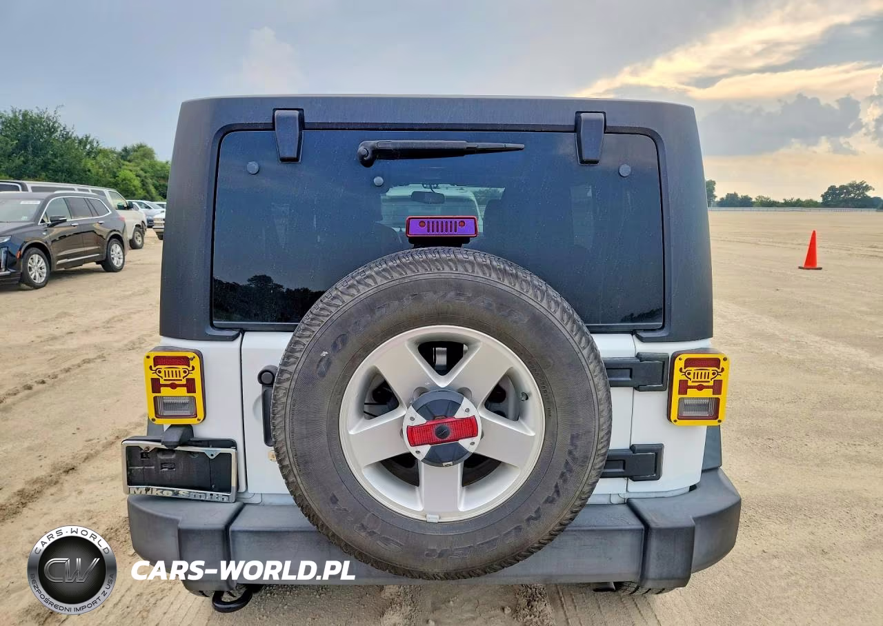 2016 Jeep Wrangler Unlimited Sport VIN:1C4BJWDG4GL264458 - 6