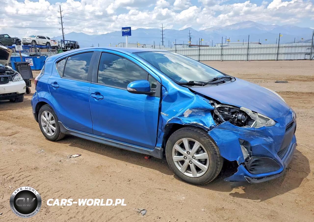 2017 Toyota Prius C Two VIN:JTDKDTB33H1595583 - 4
