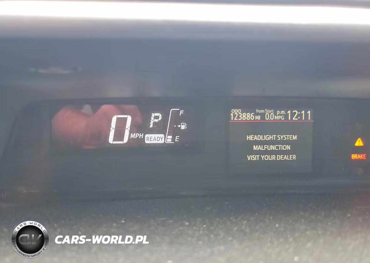 2017 Toyota Prius C Two VIN:JTDKDTB33H1595583 - 9