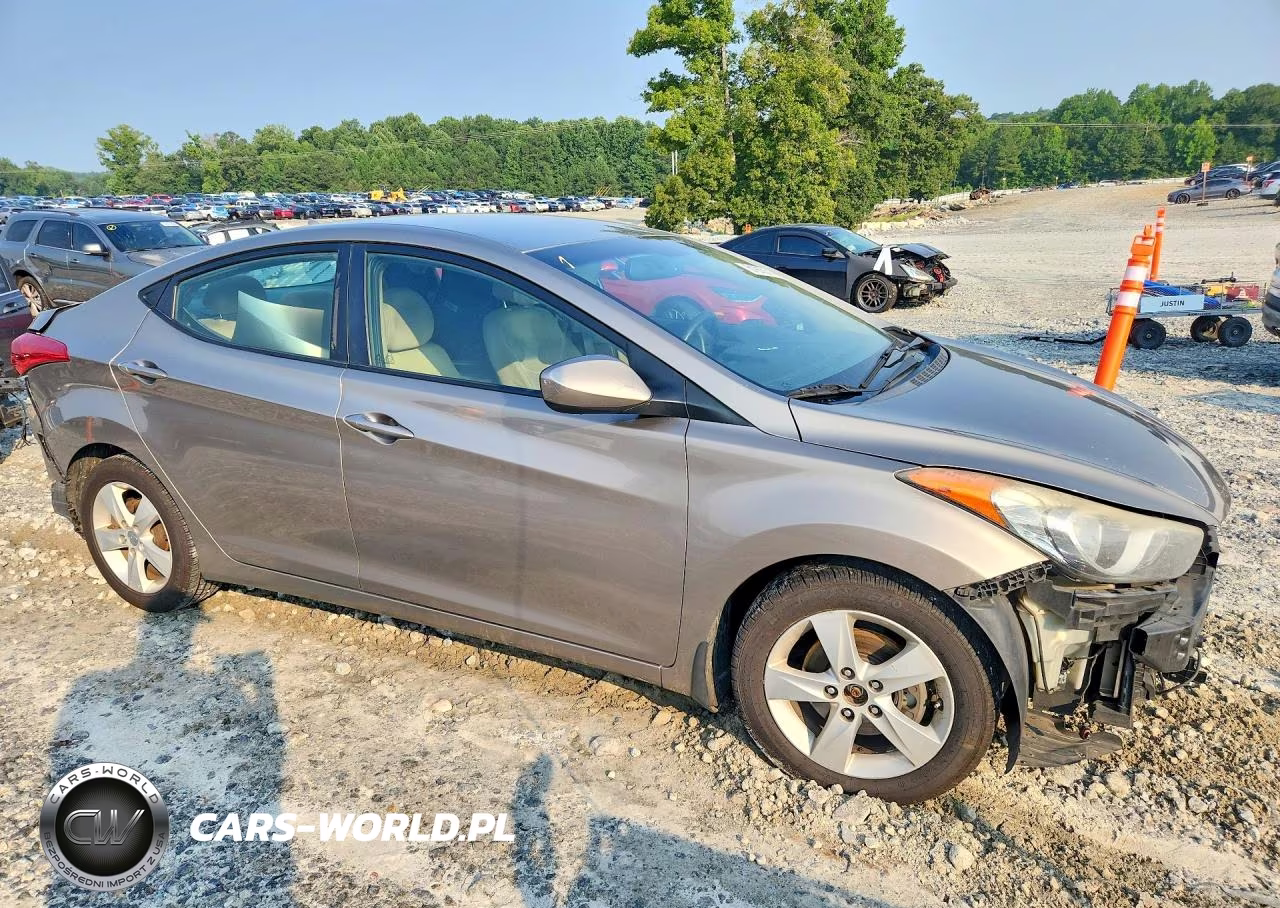 2013 Hyundai Elantra Gls VIN:5NPDH4AE6DH436811 - 4