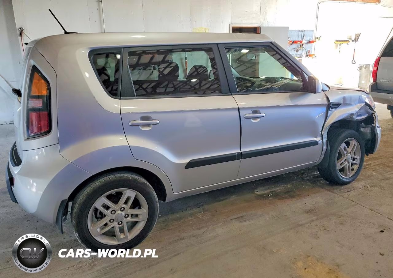 2011 Kia Soul + VIN:KNDJT2A26B7321591 - 3