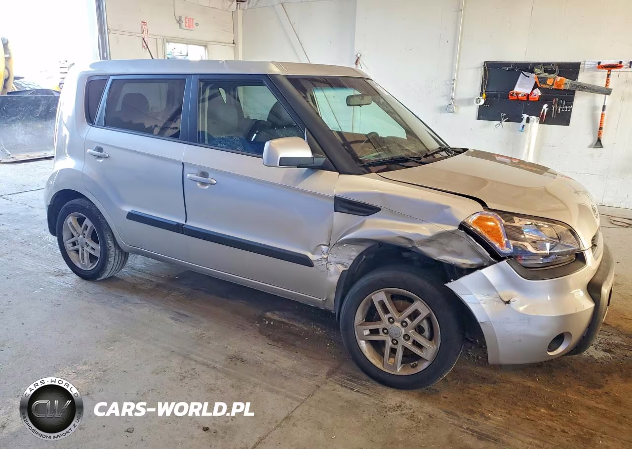 2011 Kia Soul + VIN:KNDJT2A26B7321591 - 4