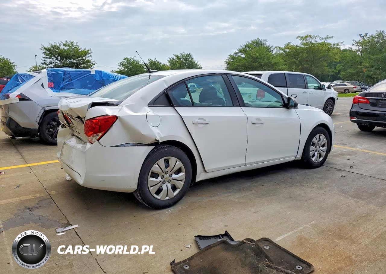 2014 Chevrolet Cruze Ls VIN:1G1PA5SG9E7223809 - 3