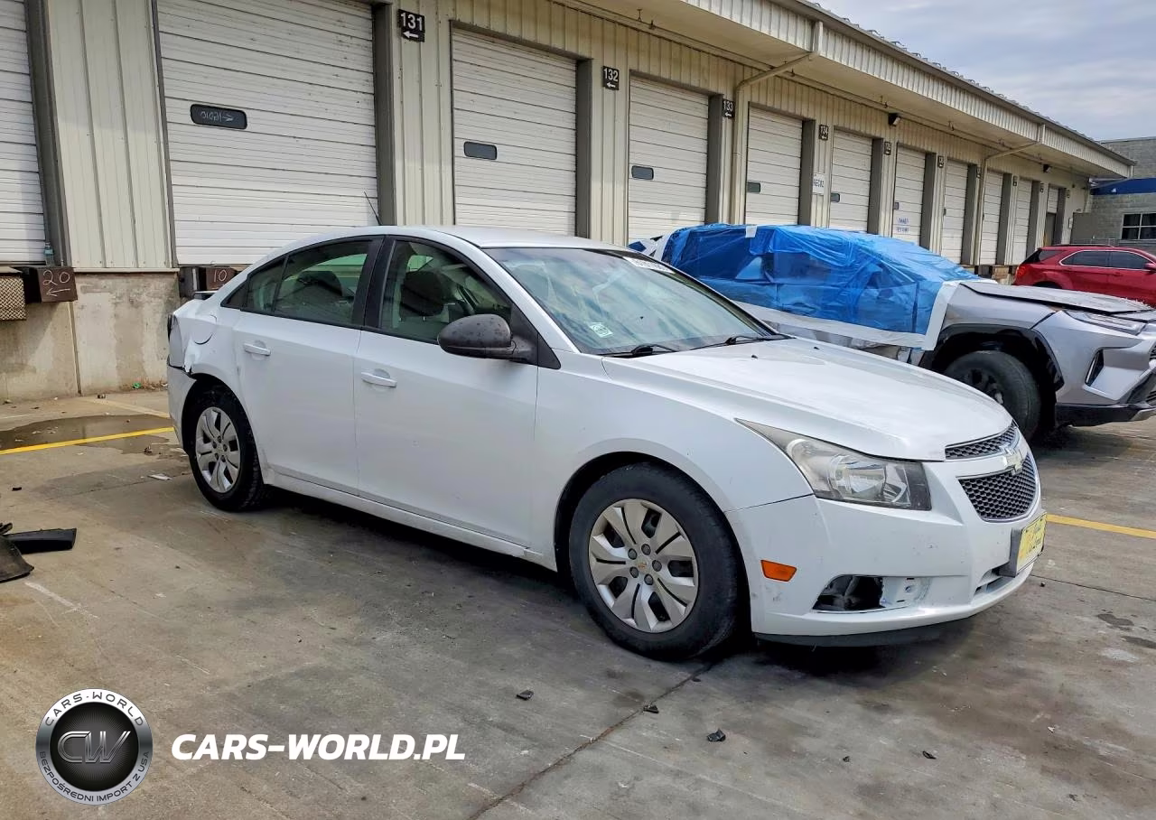 2014 Chevrolet Cruze Ls VIN:1G1PA5SG9E7223809 - 4