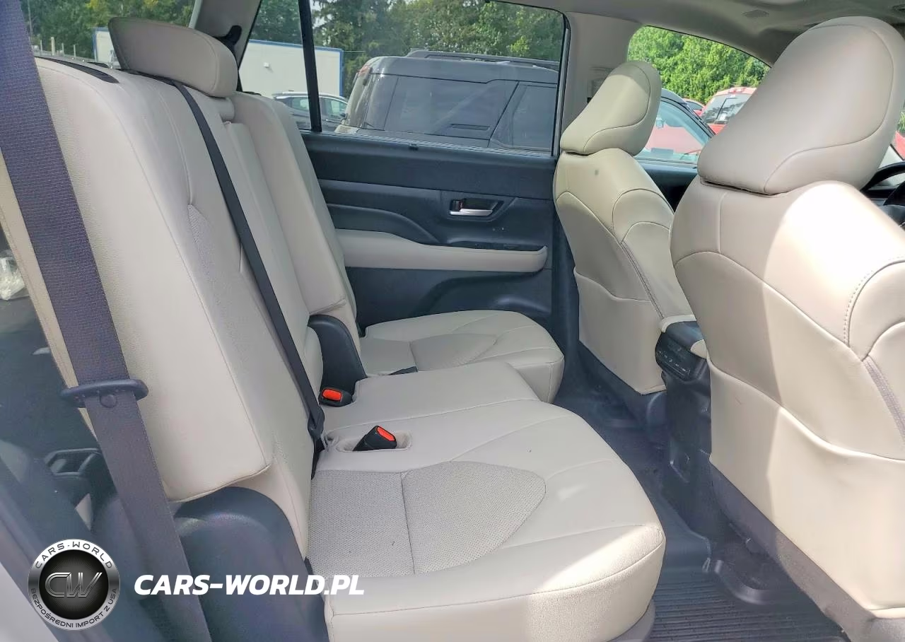 2024 Toyota Grand Highlander Xle VIN:5TDAAAB53RS055617 - 11