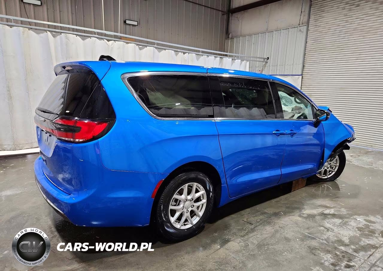 2026 Chrysler Pacifica Select VIN:2C4RC1BG3TR196508 - 3