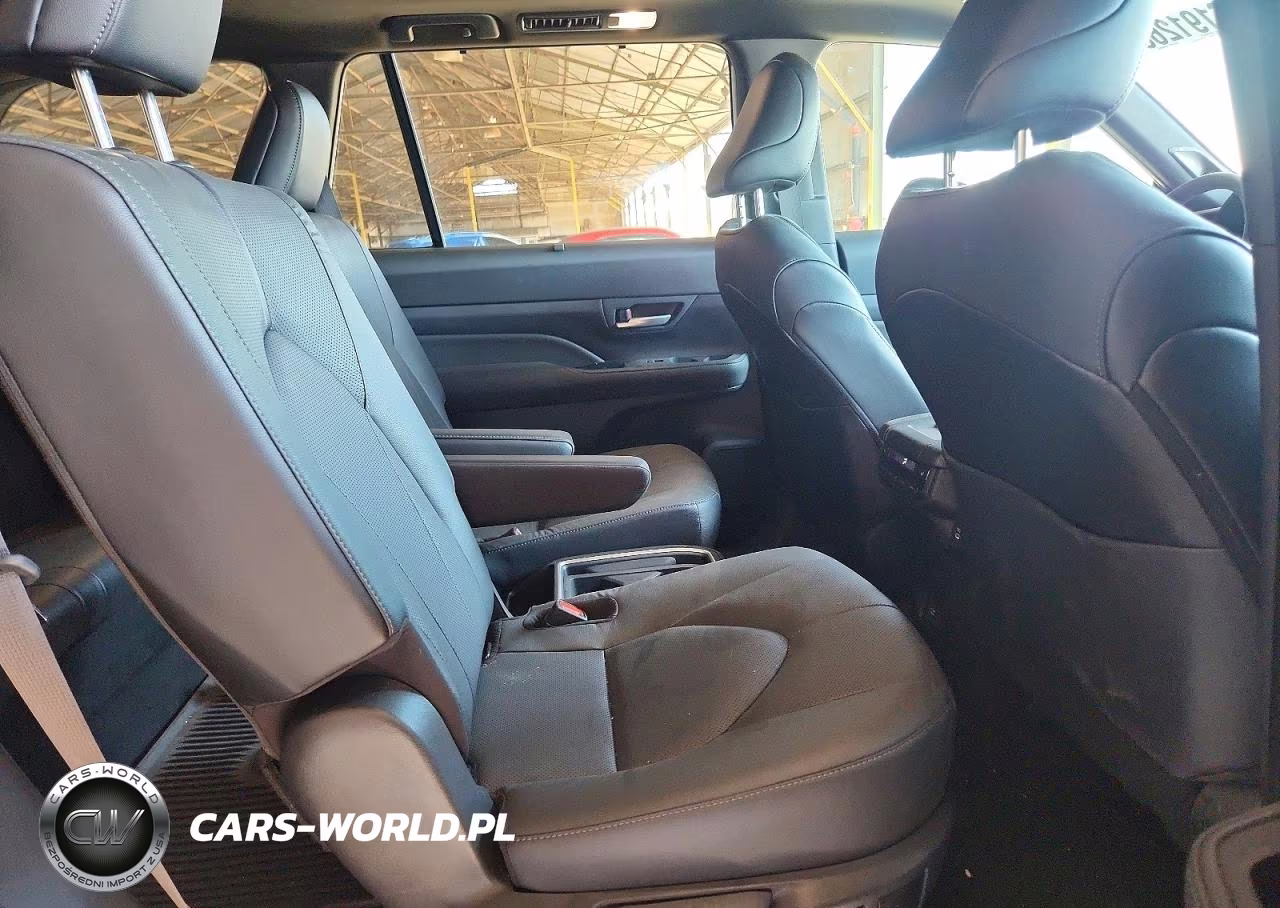 2026 Toyota Grand Highlander Hybrid Nightshade VIN:5TDACAB59TS085044 - 11