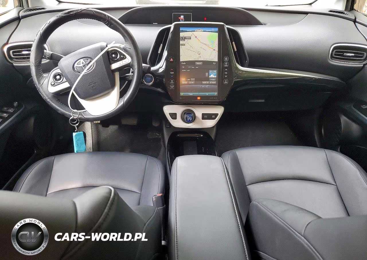 2018 Toyota Prius Four VIN:JTDKARFU5J3067682 - 8