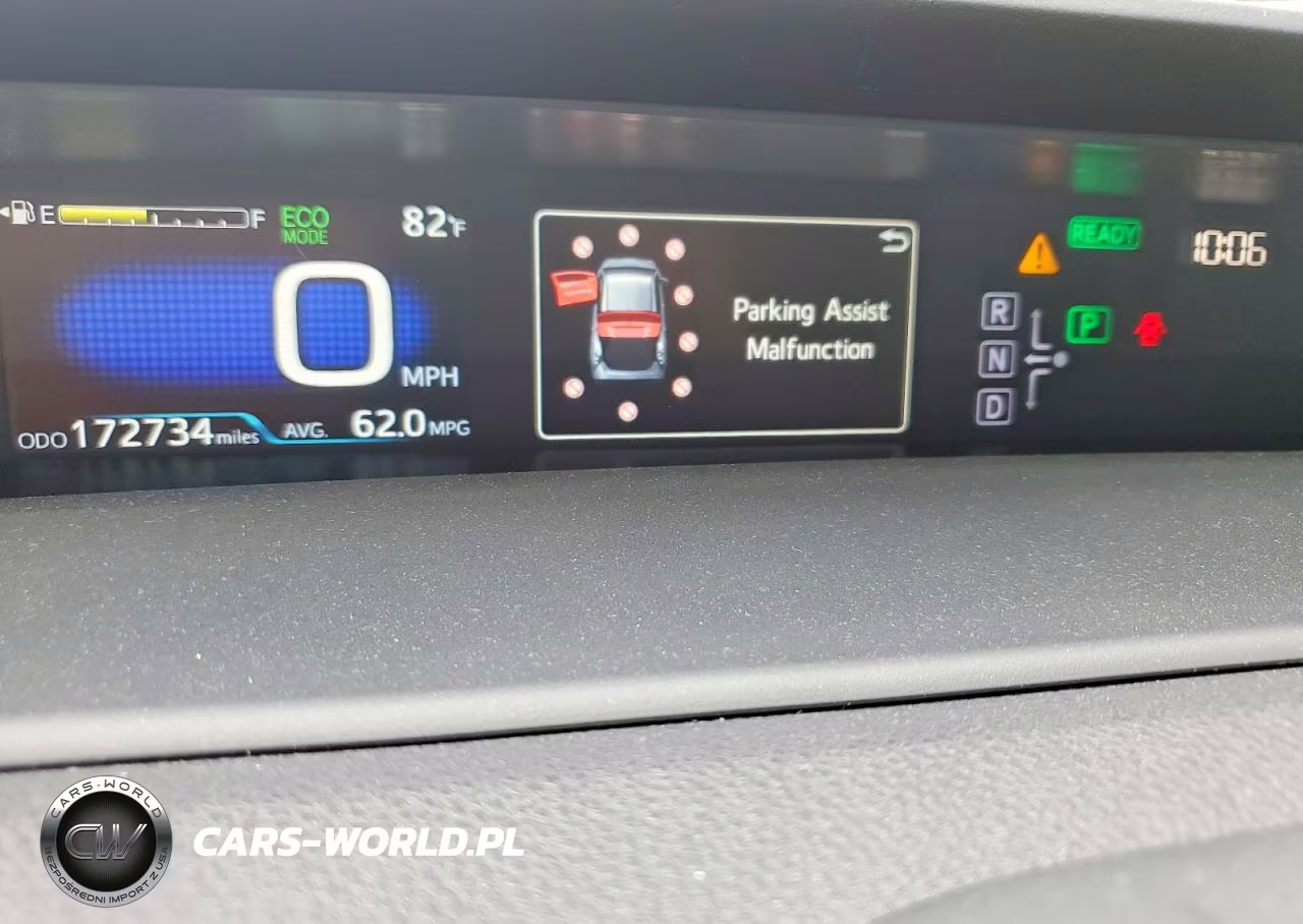 2018 Toyota Prius Four VIN:JTDKARFU5J3067682 - 9