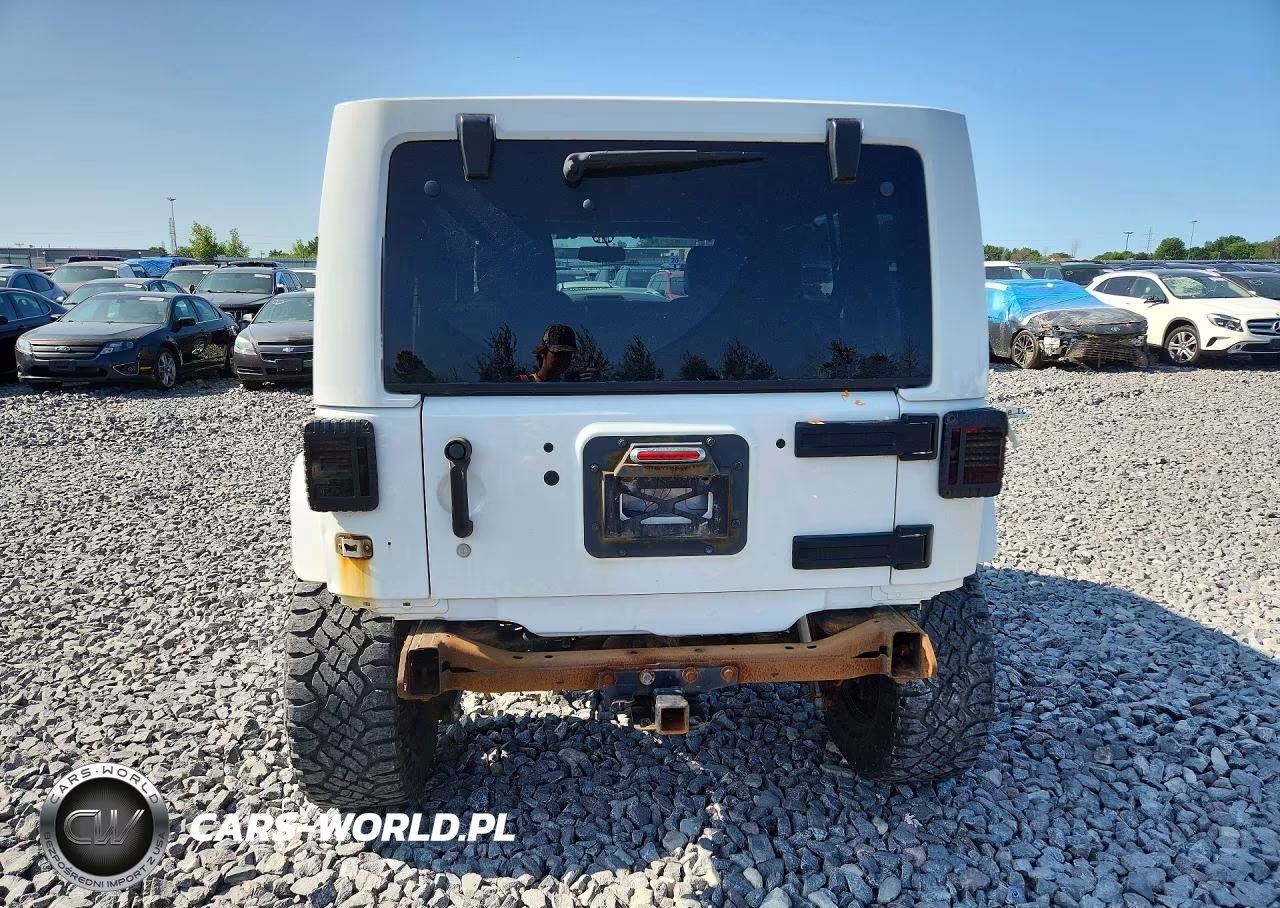 2015 Jeep Wrangler Unlimited Rubicon VIN:1C4BJWFG9FL765406 - 6
