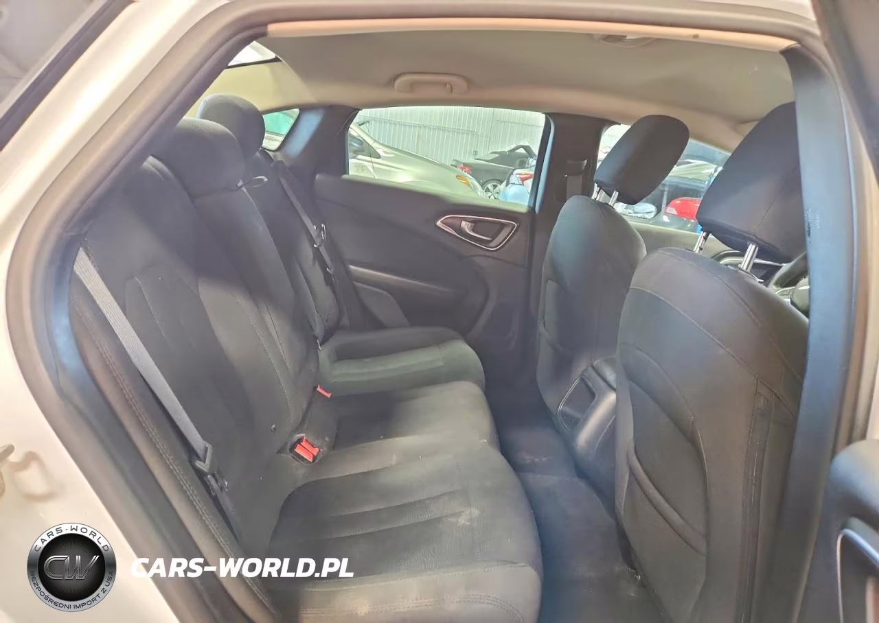 2015 Chrysler 200 Limited VIN:1C3CCCAB3FN748277 - 10