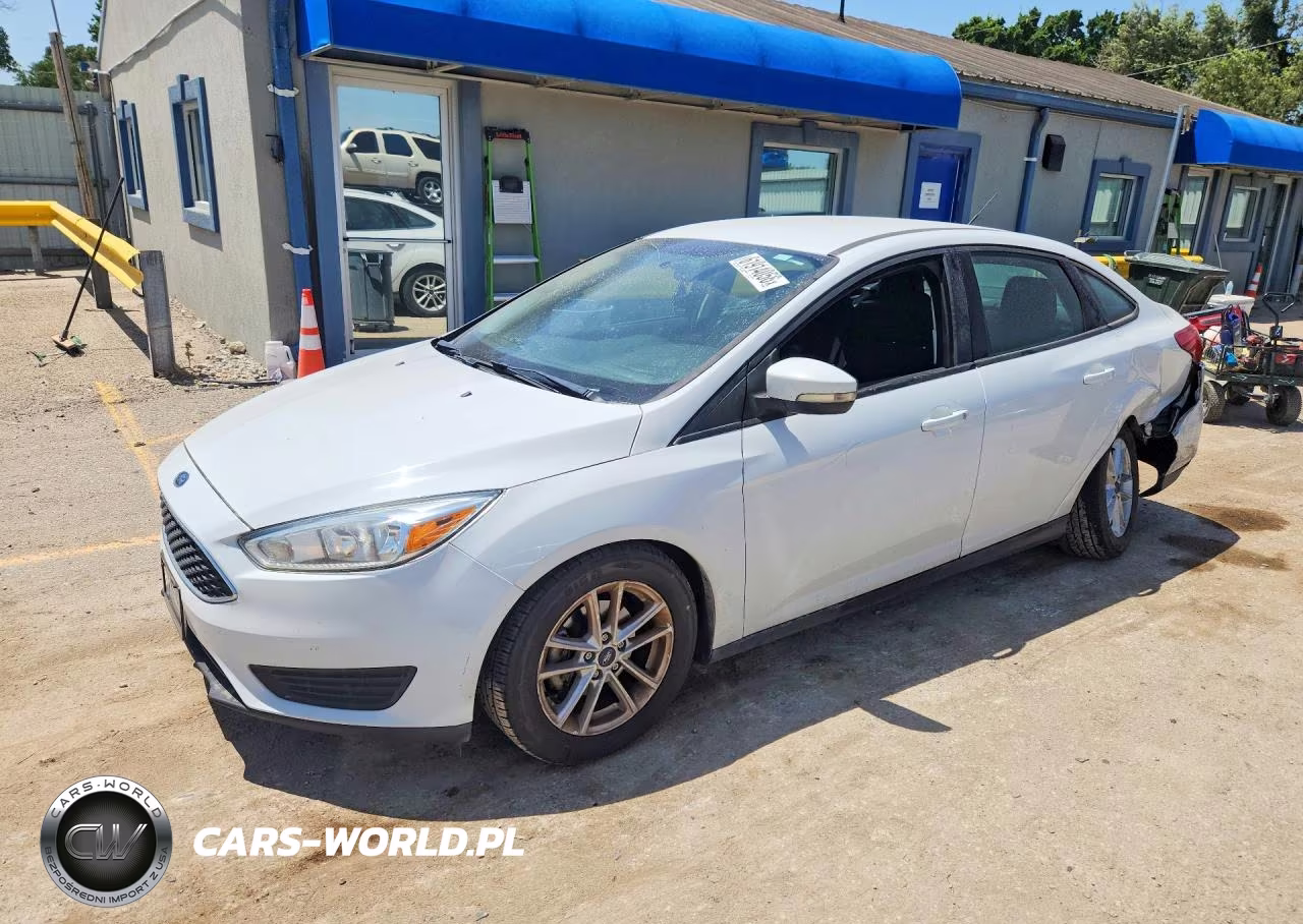 2017 Ford Focus Se VIN:1FADP3F27HL217343 - 1