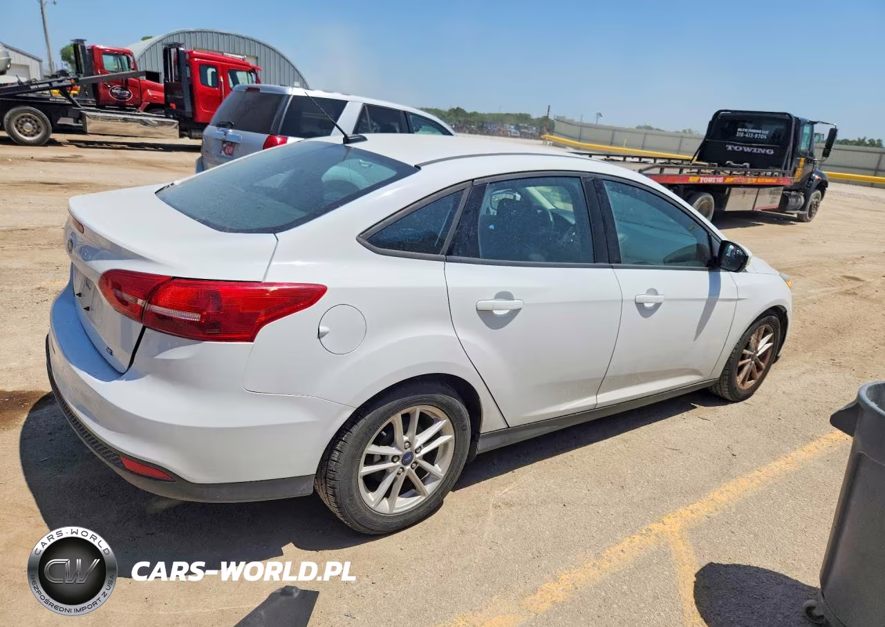 2017 Ford Focus Se VIN:1FADP3F27HL217343 - 3