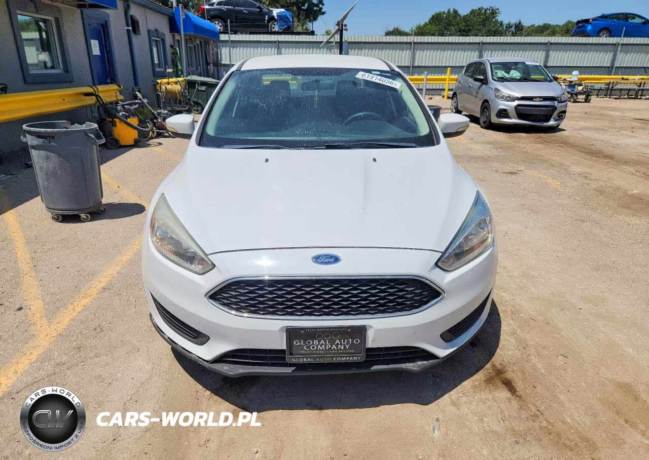 2017 Ford Focus Se VIN:1FADP3F27HL217343 - 5