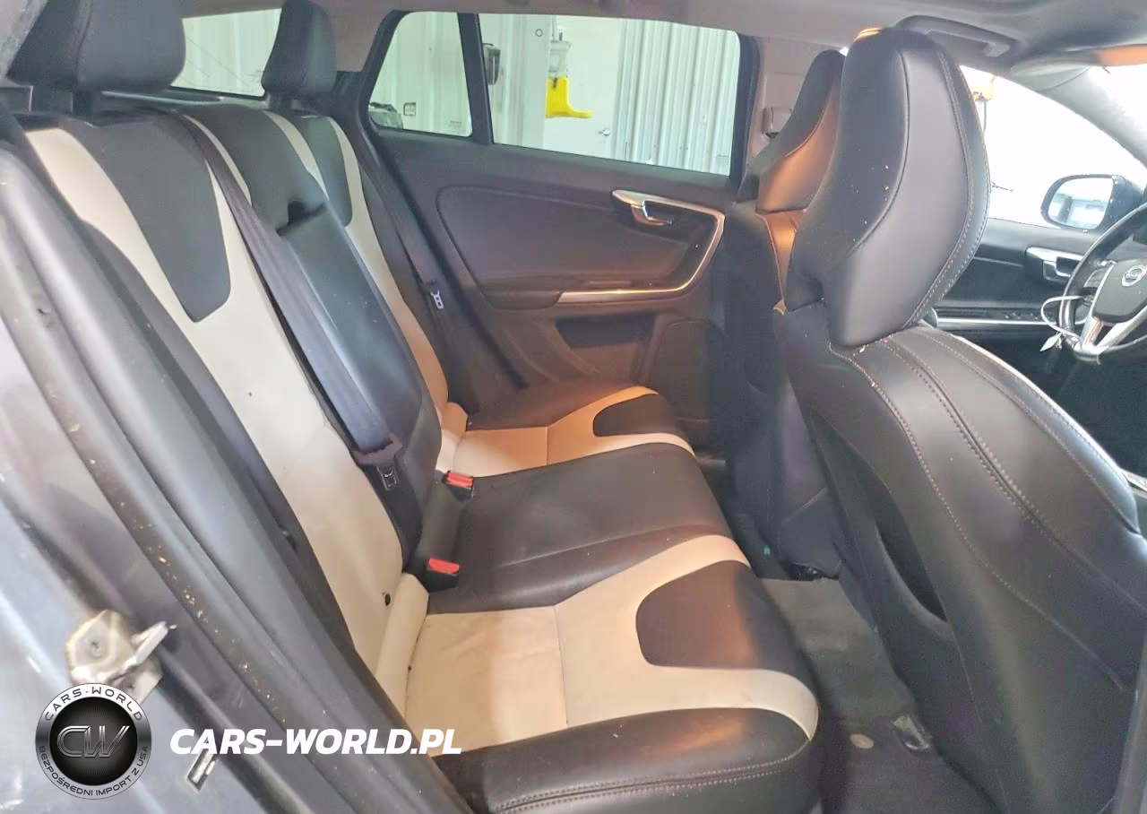 2018 Volvo V60 Cross Country Premier VIN:YV440MWK3J2059712 - 10