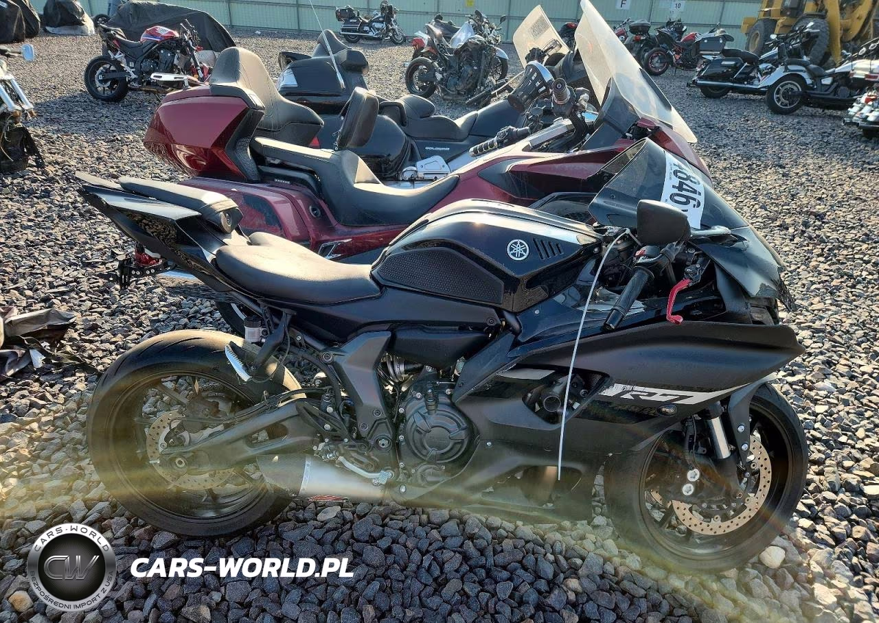 2024 Yamaha Yzfr7 – zdjęcie 1 z 9