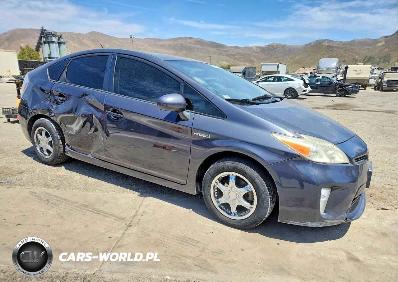 2012 Toyota Prius Three VIN:JTDKN3DU3C1517557 - 4