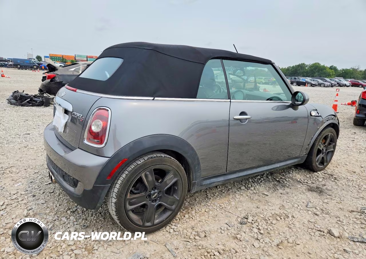 2010 Mini Cooper S VIN:WMWMS3C58ATY50623 - 3