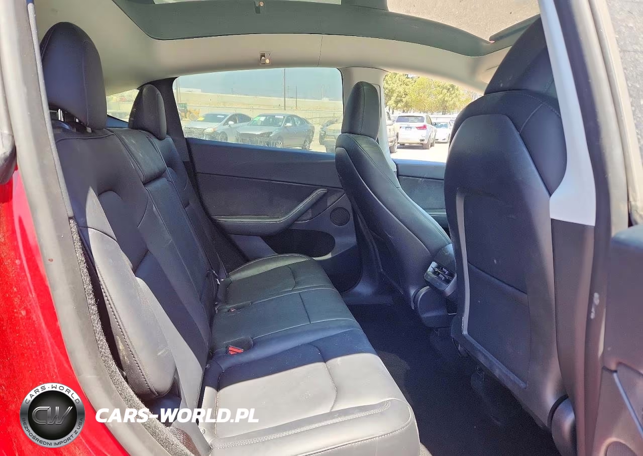 2024 Tesla Model Y VIN:7SAYGDEDXRF193356 - 10