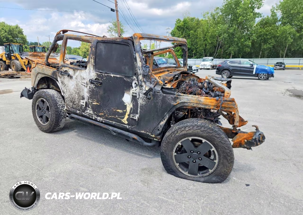 2012 Jeep Wrangler Unlimited Sahara VIN:1C4BJWEG5CL268432 - 4