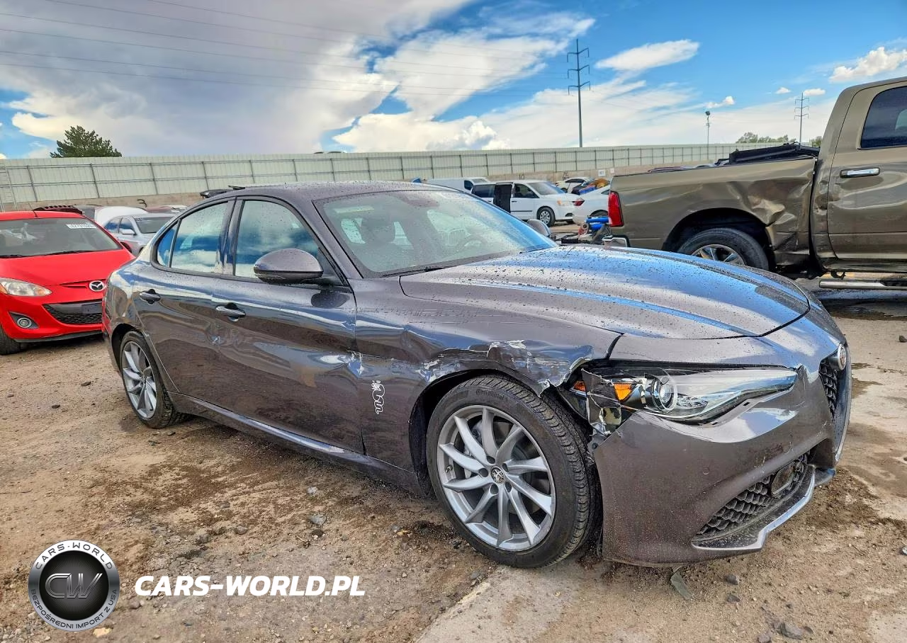 2022 Alfa Romeo Giulia VIN:ZARFAMAN3N7652575 - 4