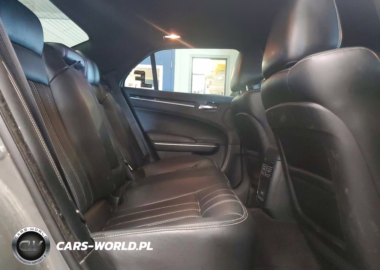 2017 Chrysler 300 S VIN:2C3CCAGG7HH534430 - 10