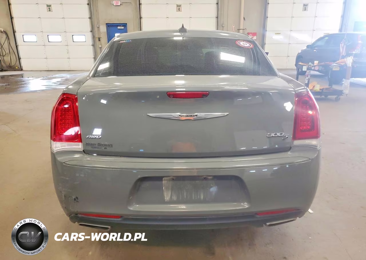 2017 Chrysler 300 S VIN:2C3CCAGG7HH534430 - 6