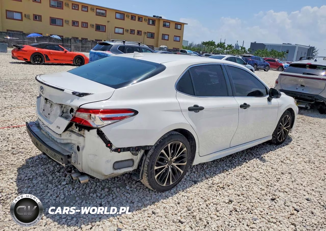 2020 Toyota Camry Se VIN:4T1G11AK2LU885120 - 3