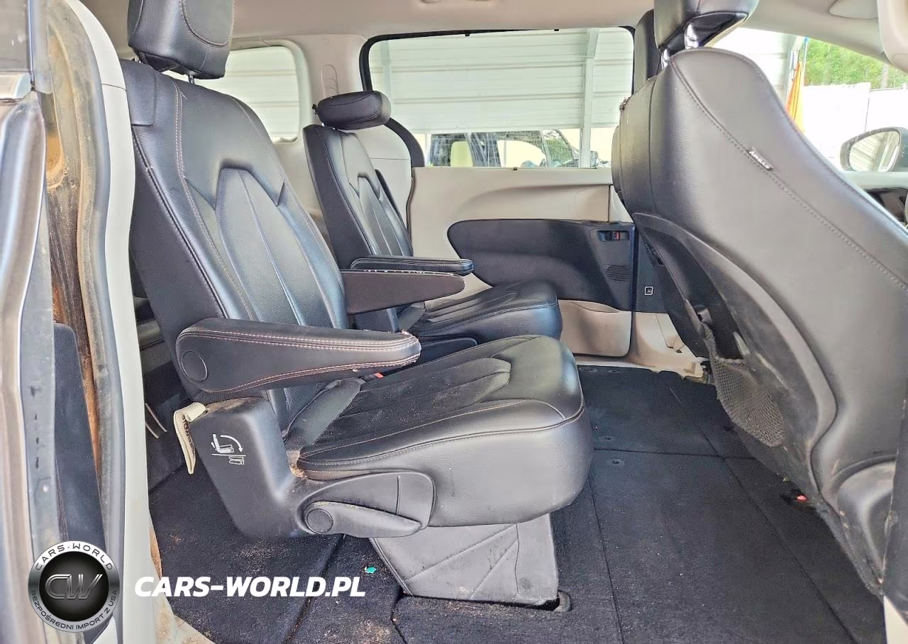 2020 Chrysler Pacifica Touring L VIN:2C4RC1BGXLR275853 - 11