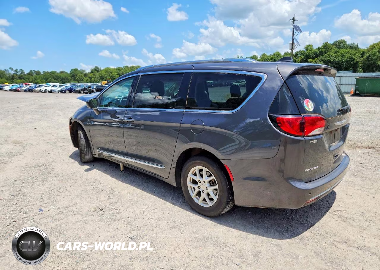 2020 Chrysler Pacifica Touring L VIN:2C4RC1BGXLR275853 - 2