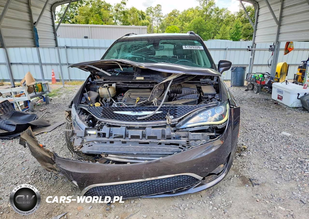 2020 Chrysler Pacifica Touring L VIN:2C4RC1BGXLR275853 - 5