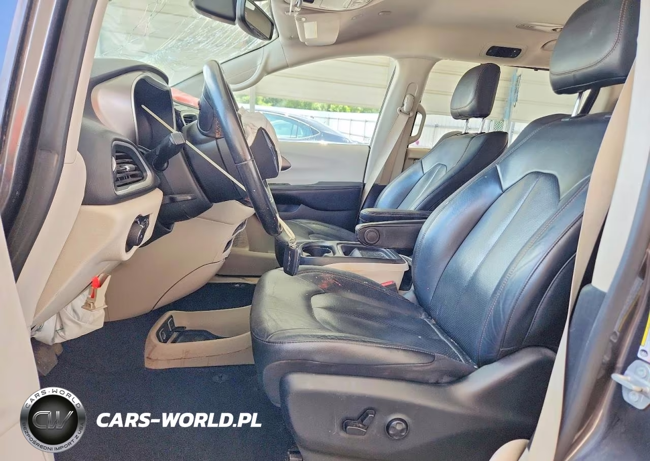 2020 Chrysler Pacifica Touring L VIN:2C4RC1BGXLR275853 - 7