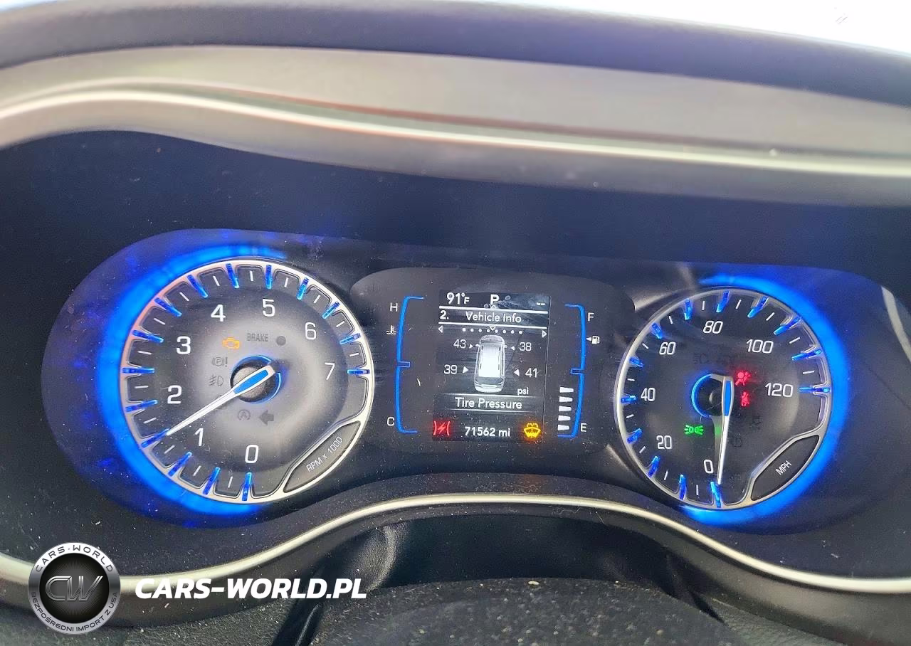 2020 Chrysler Pacifica Touring L VIN:2C4RC1BGXLR275853 - 9