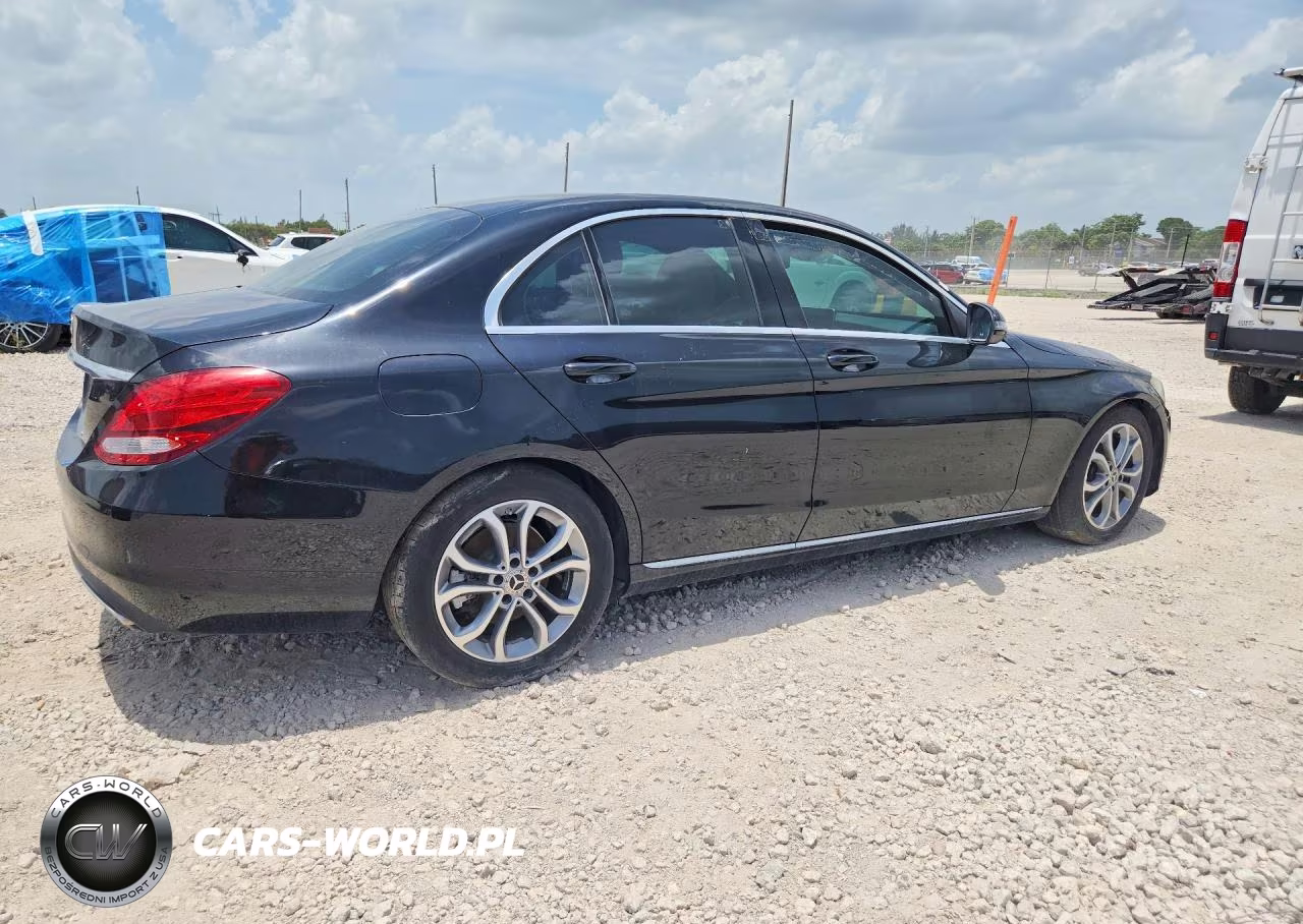 2018 Mercedes-Benz C 300 VIN:55SWF4JB5JU246804 - 3