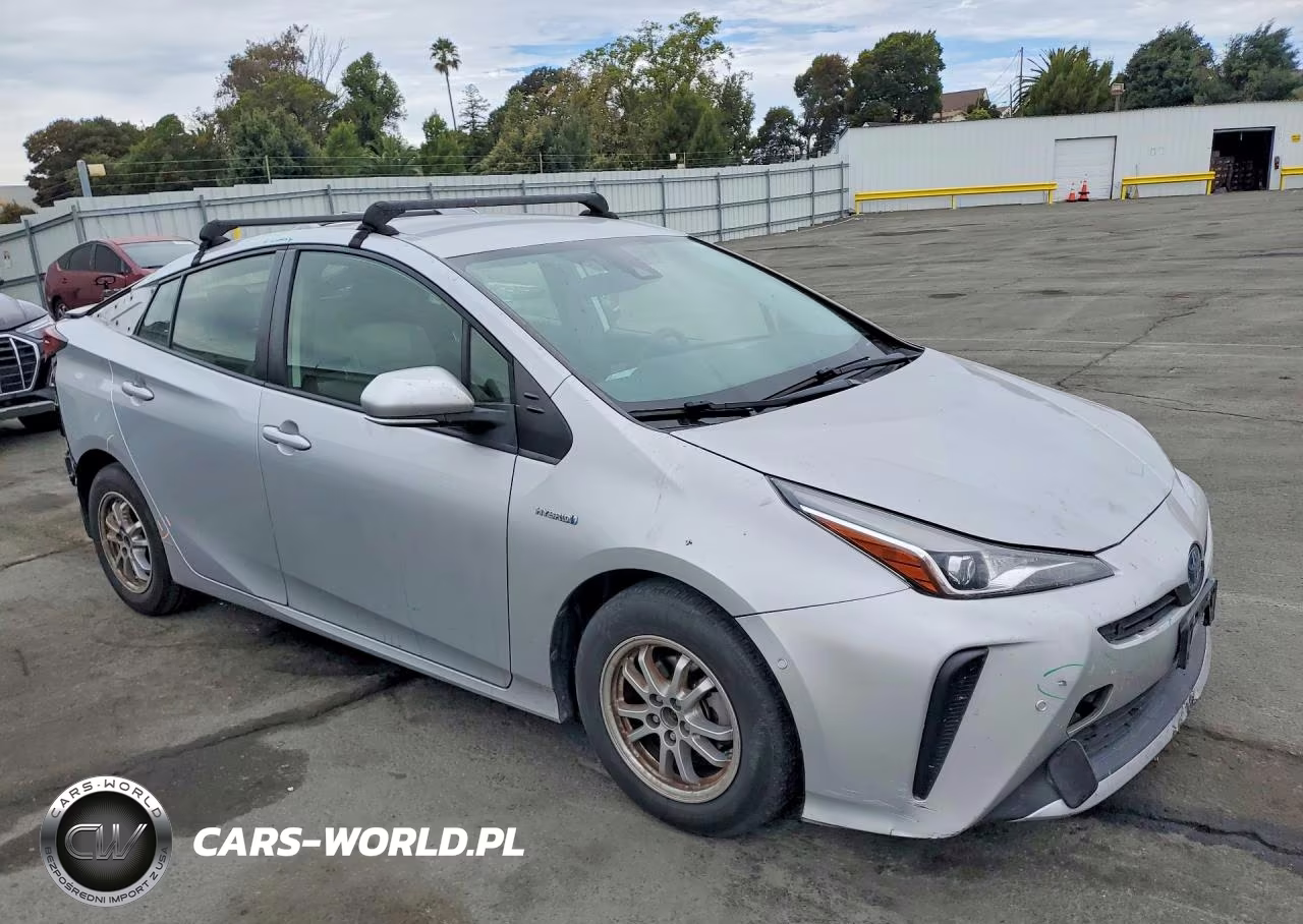 2021 Toyota Prius Le VIN:JTDKAMFU8M3143810 - 4