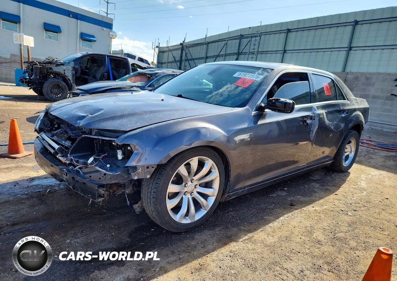 2015 Chrysler 300C VIN:2C3CCAET6FH882037 - 1