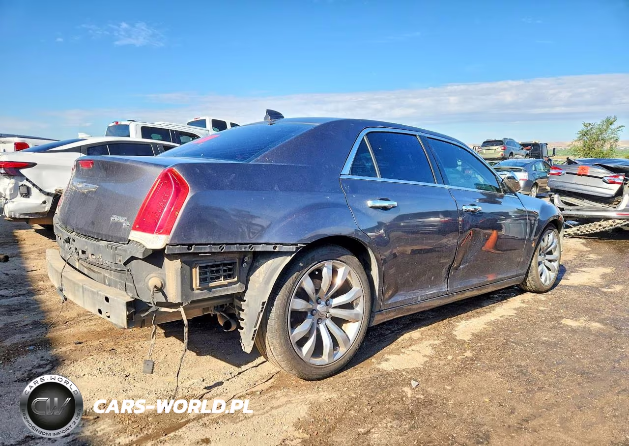 2015 Chrysler 300C VIN:2C3CCAET6FH882037 - 3