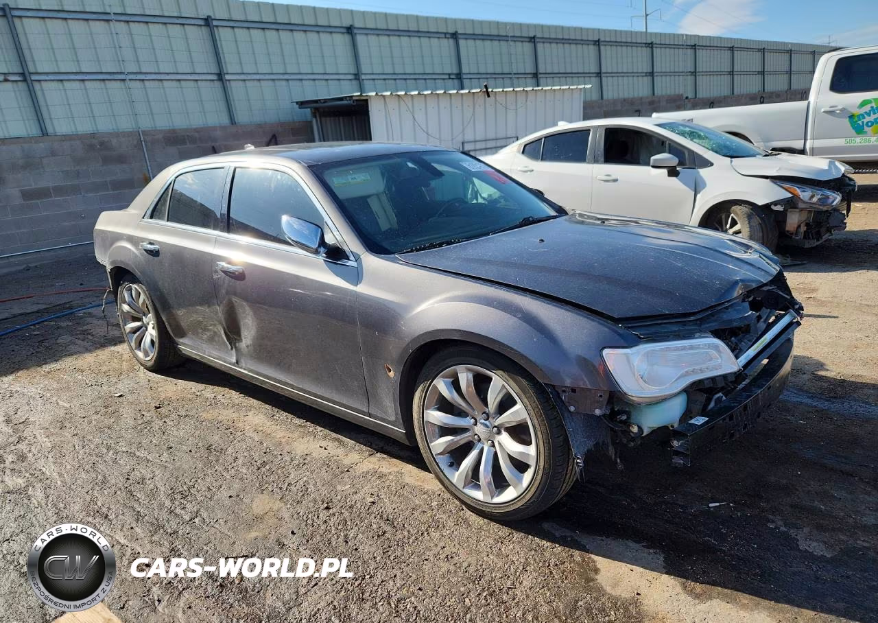 2015 Chrysler 300C VIN:2C3CCAET6FH882037 - 4