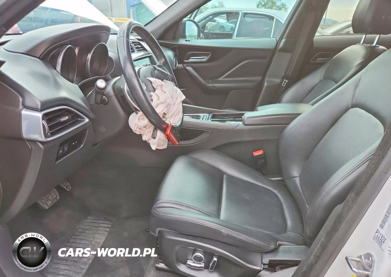 2020 Jaguar F-Pace Premium VIN:SADCJ2FX8LA645797 - 7
